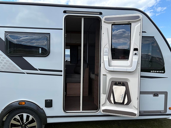 Knaus Südwind 580 QS Black Selection ALDE / STORT KJØLESKAP / 6 SOVEPLASSER / DUSJ KABINETT! 12 of 30