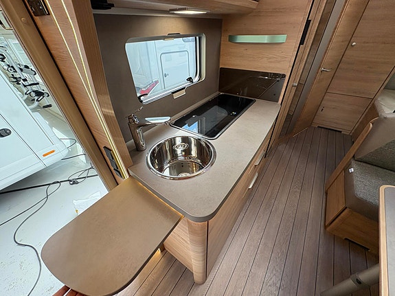 Knaus Südwind 580 QS Black Selection ALDE / STORT KJØLESKAP / 6 SOVEPLASSER / DUSJ KABINETT! 18 of 30