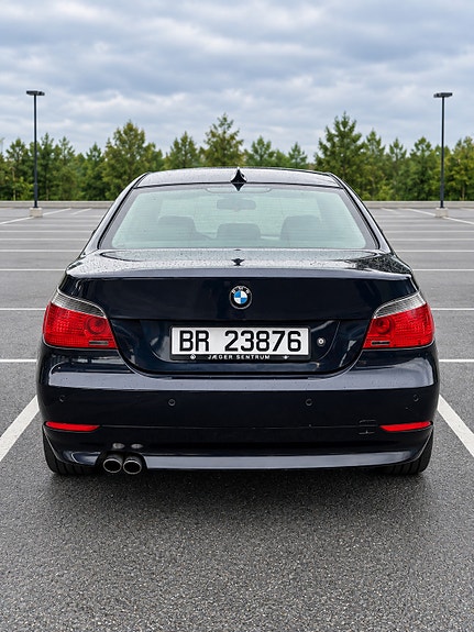 BMW 520i 3 of 9