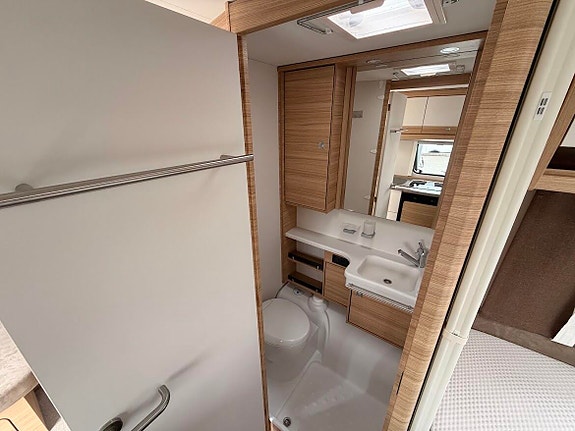 Dethleffs CAMPER 550 TK TRUMA / ROMSLIG / 2 ENKLE SENGER / 14 of 16