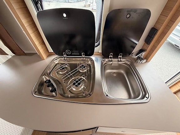Dethleffs CAMPER 550 TK TRUMA / ROMSLIG / 2 ENKLE SENGER / 9 of 16