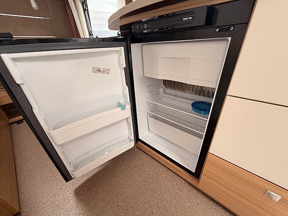 Dethleffs CAMPER 550 TK TRUMA / ROMSLIG / 2 ENKLE SENGER / 11 of 16