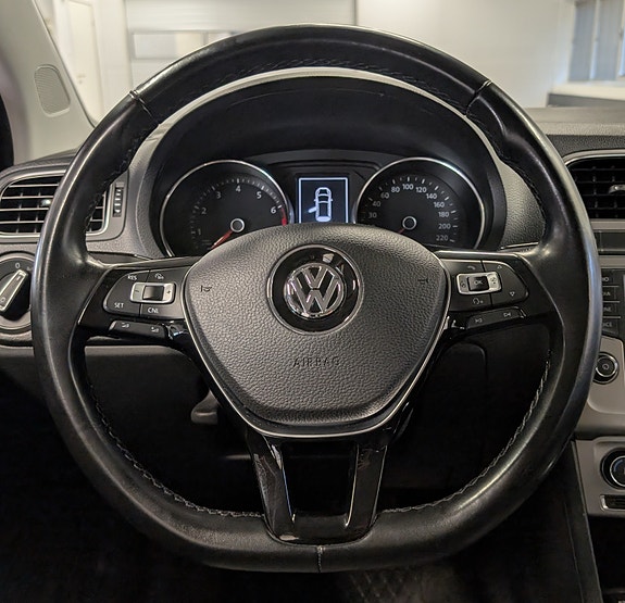 Volkswagen Polo 22 of 30