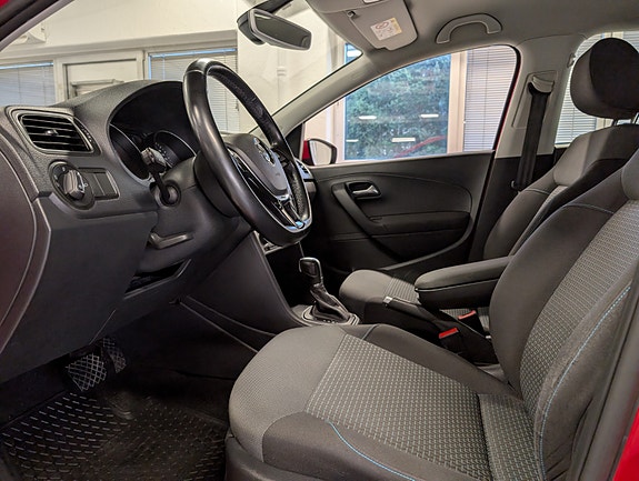 Volkswagen Polo 16 of 30