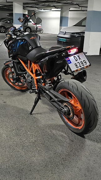KTM 690 Duke R 11 of 16