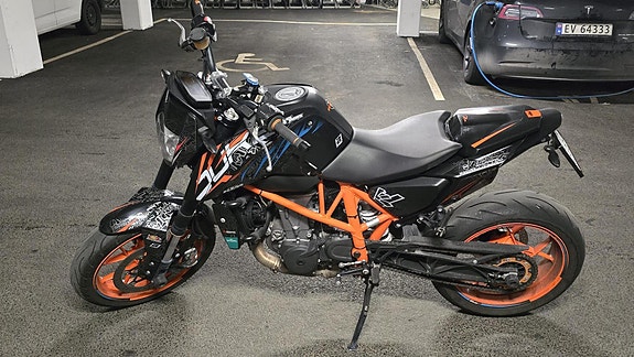KTM 690 Duke R 2 of 16