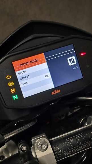 KTM 690 Duke R 13 of 16