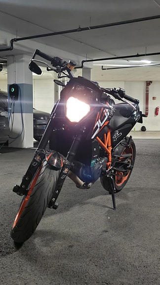 KTM 690 Duke R 9 of 16