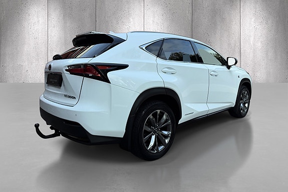 Lexus NX300h 5 of 28