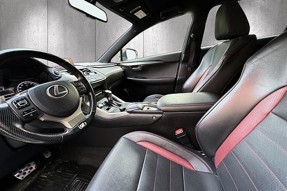 Lexus NX300h 9 of 28