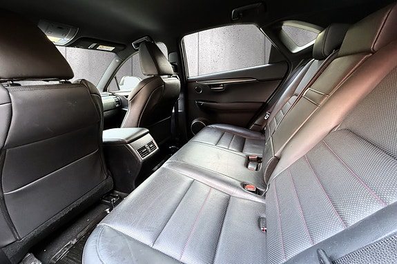 Lexus NX300h 13 of 28