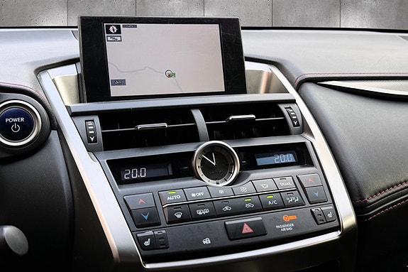 Lexus NX300h 20 of 28