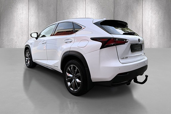 Lexus NX300h 7 of 28