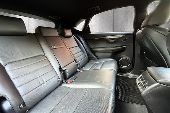Lexus NX300h 16 of 28