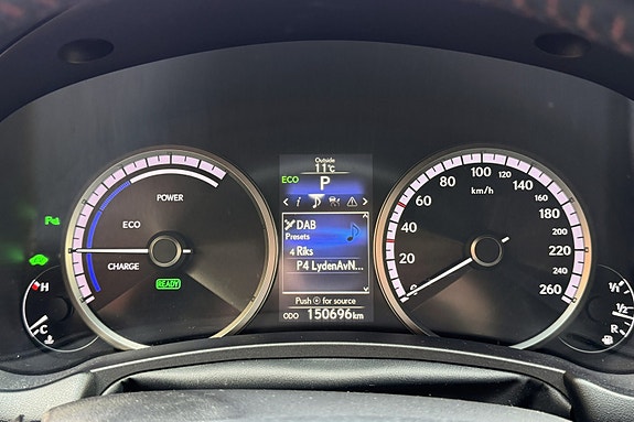 Lexus NX300h 25 of 28