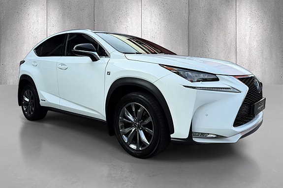 Lexus NX300h 3 of 28