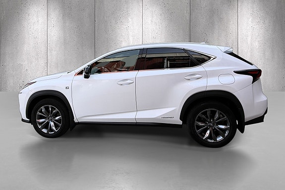 Lexus NX300h 8 of 28