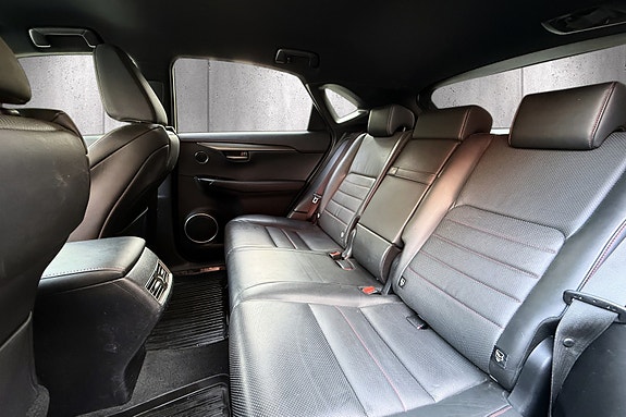 Lexus NX300h 14 of 28