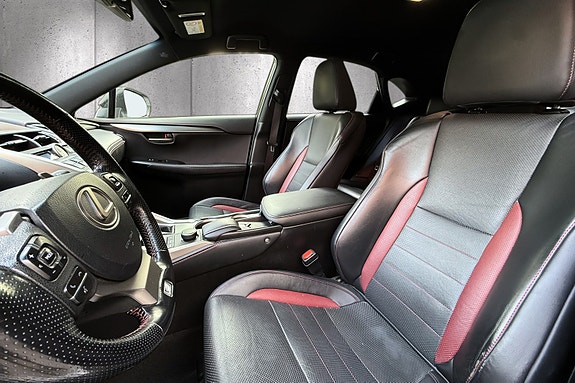 Lexus NX300h 10 of 28