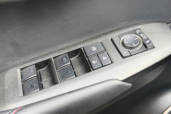 Lexus NX300h 28 of 28