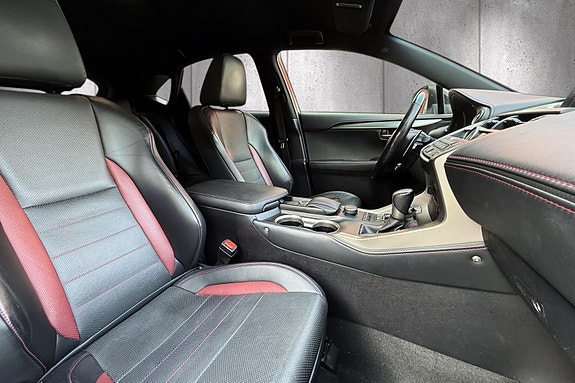 Lexus NX300h 12 of 28
