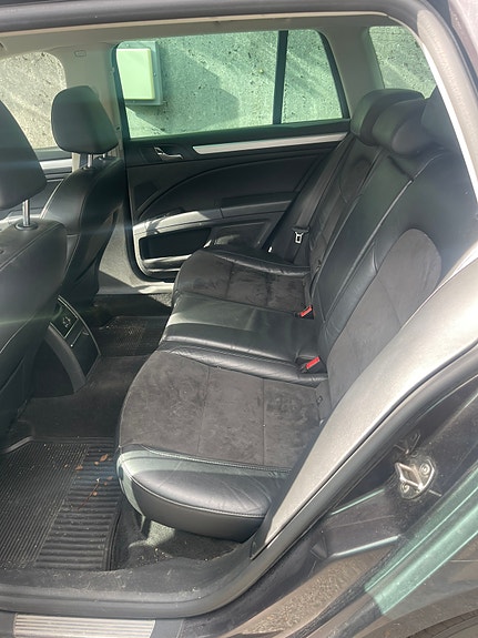Skoda Superb 2 of 4