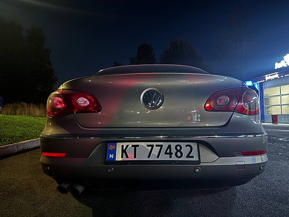 Volkswagen Passat CC 17 of 23