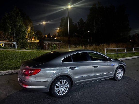 Volkswagen Passat CC 18 of 23