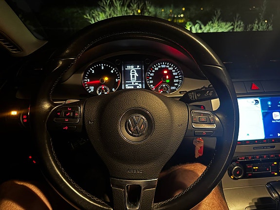 Volkswagen Passat CC 2 of 23