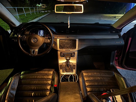 Volkswagen Passat CC 10 of 23