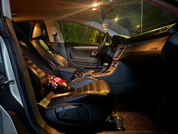 Volkswagen Passat CC 14 of 23