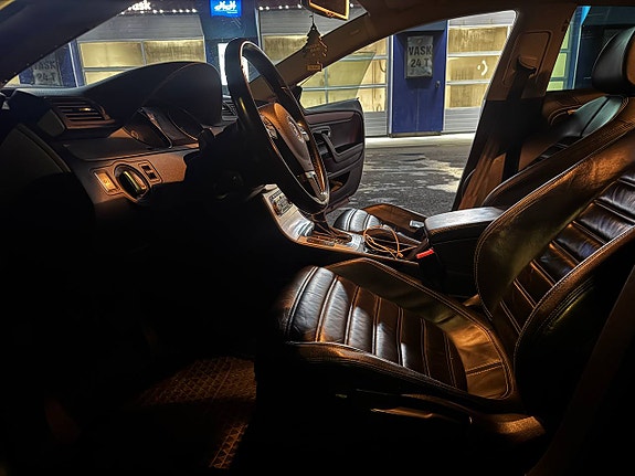 Volkswagen Passat CC 13 of 23