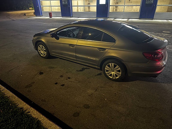 Volkswagen Passat CC 16 of 23