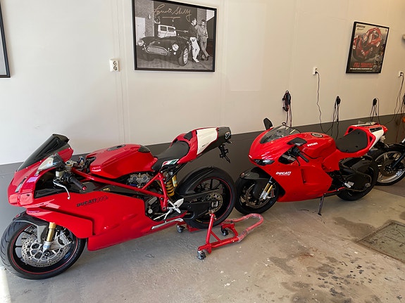 Ducati 999R 2 of 8