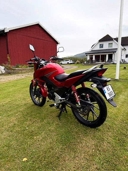 Honda CB 125F 5 of 8