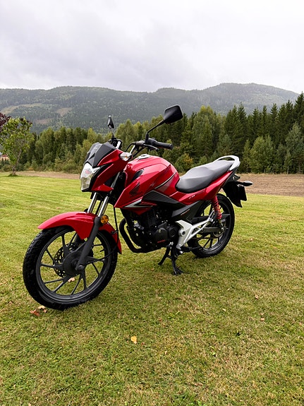 Honda CB 125F 6 of 8