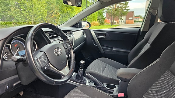Toyota Auris 16 of 27