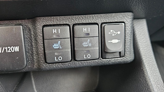 Toyota Auris 14 of 27