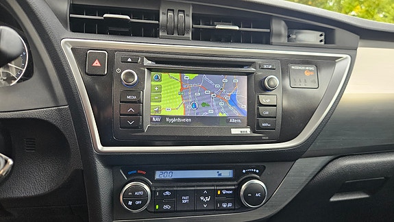 Toyota Auris 9 of 27
