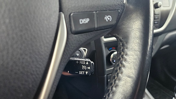 Toyota Auris 10 of 27