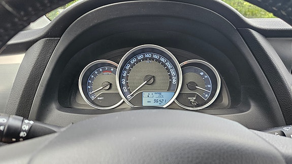 Toyota Auris 11 of 27