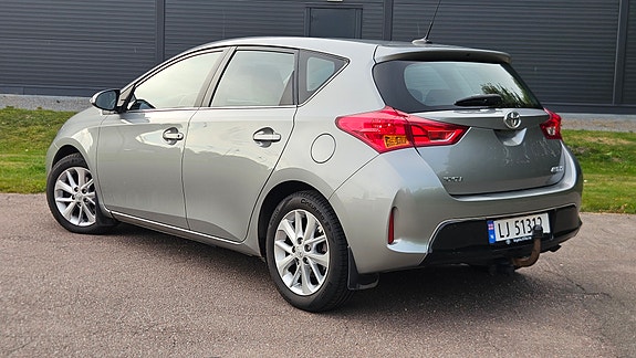 Toyota Auris 3 of 27