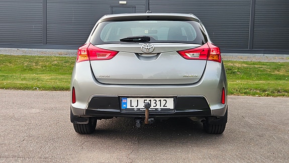 Toyota Auris 6 of 27
