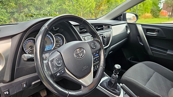 Toyota Auris 13 of 27