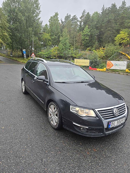Volkswagen Passat 2 of 16