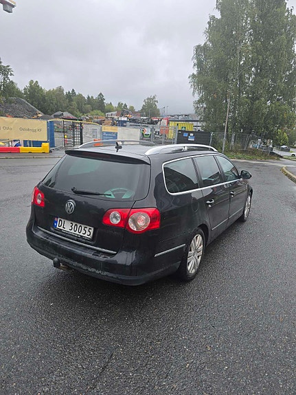 Volkswagen Passat 3 of 16