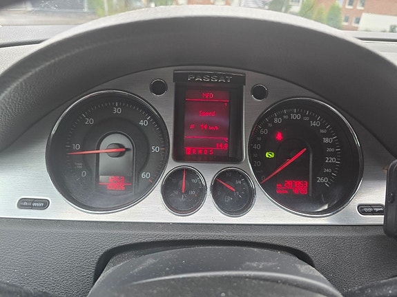 Volkswagen Passat 13 of 16