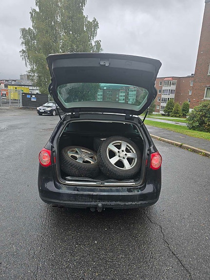 Volkswagen Passat 12 of 16