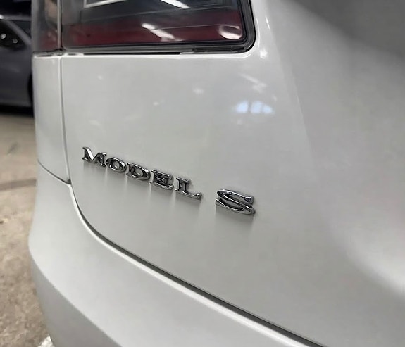Tesla Model S 11 of 25