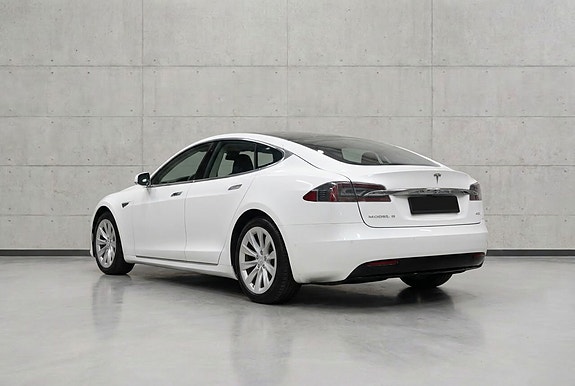 Tesla Model S 4 of 25